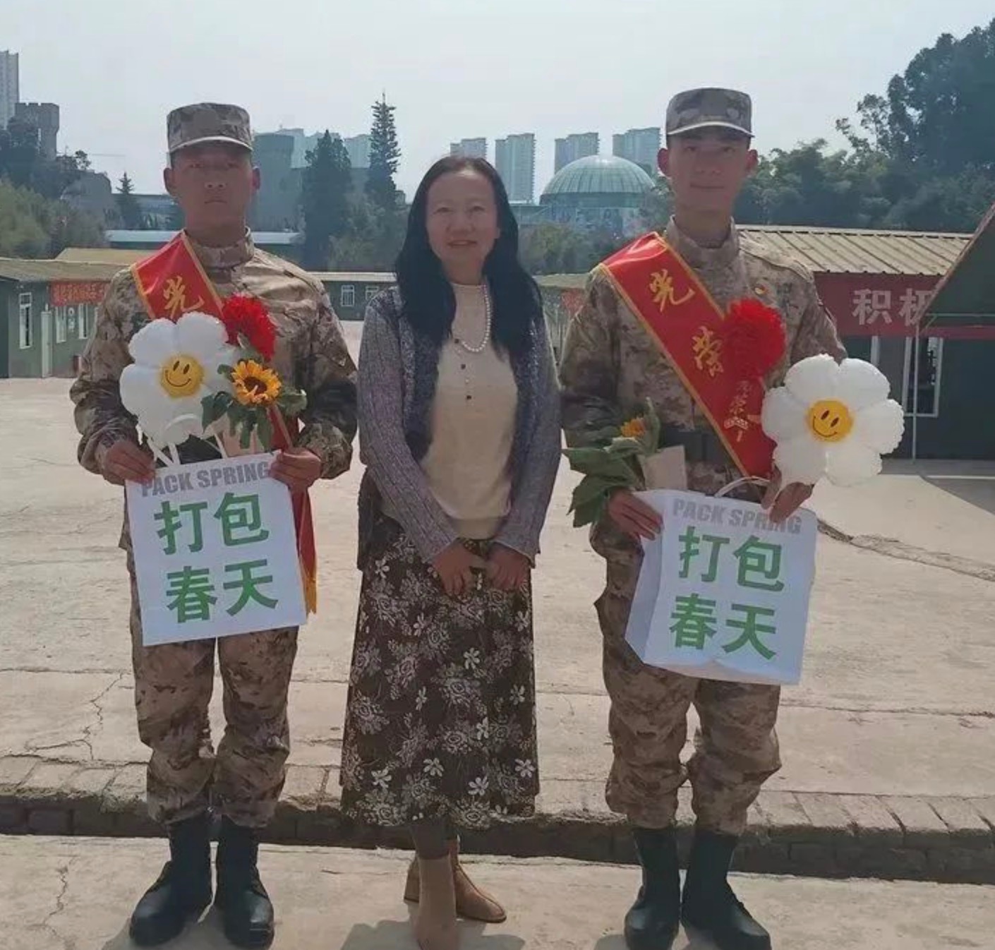 2000 同学的“何妈妈”，她是云南省最美高校辅导员！ 第 9 张