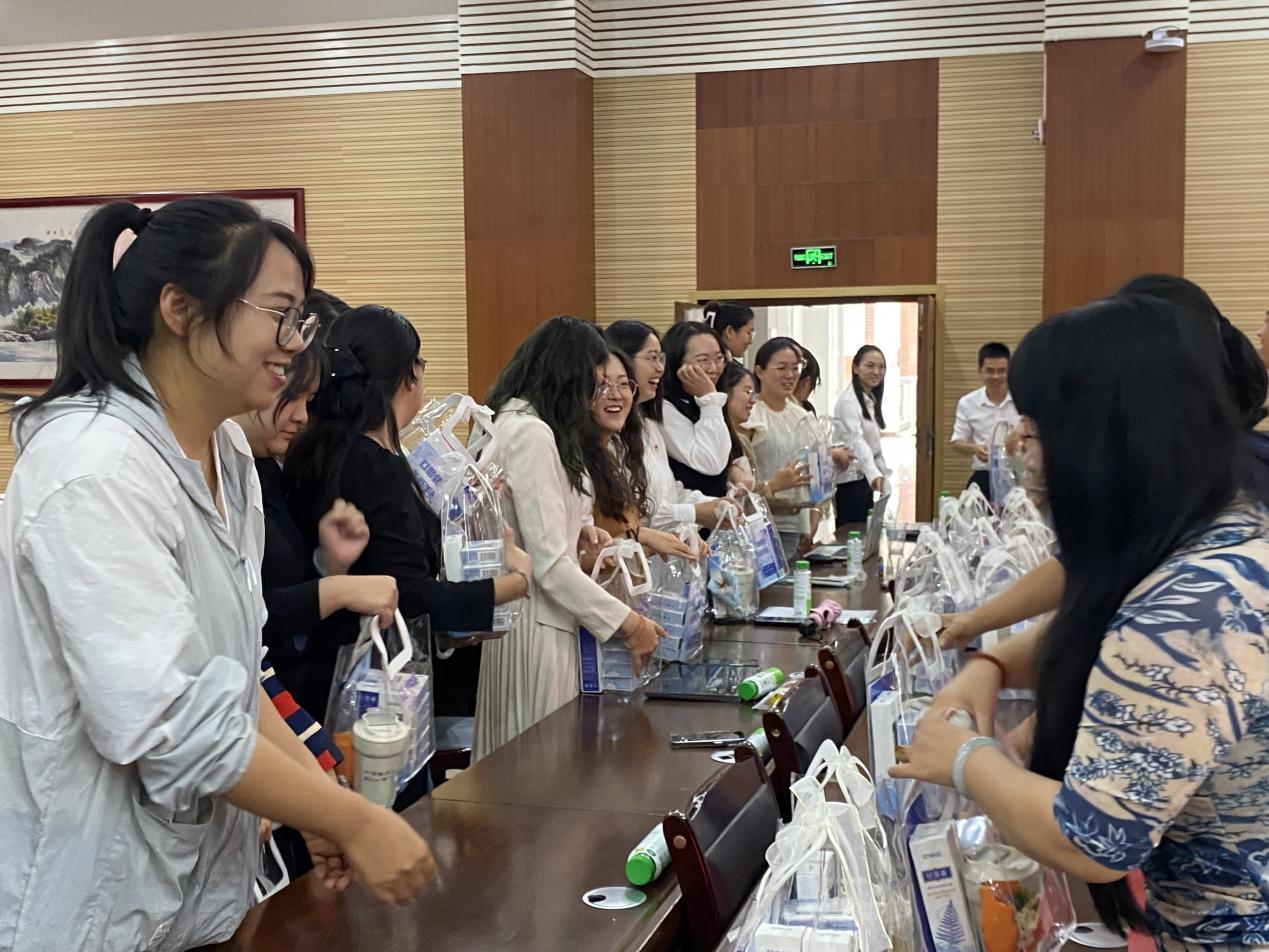 财会金融学院与昆中药及健之佳携手开展教师节公益活动 第 4 张